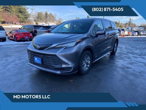 Used 2021 Toyota Sienna LE image 1