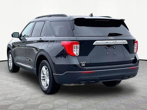 Used 2023 Ford Explorer XLT image 4