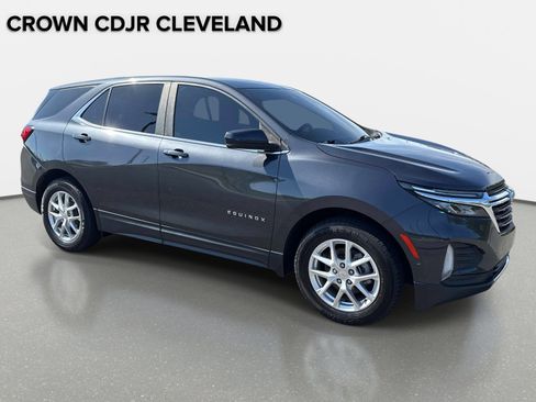 Used 2022 Chevrolet Equinox LT w/ Driver Convenience Package FWD image 2