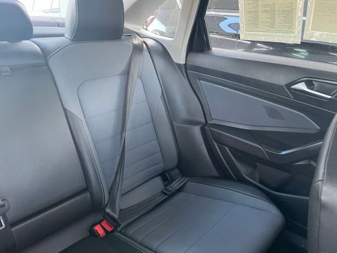 Used 2025 Volkswagen Jetta SE image 40