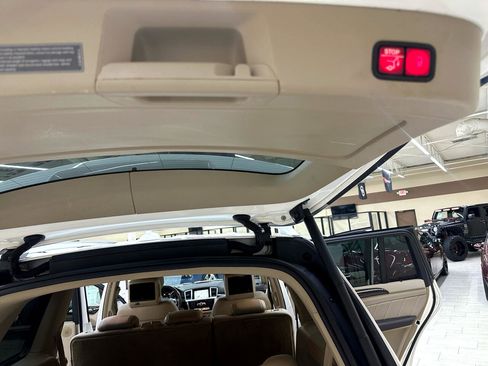 Used 2016 Mercedes-Benz GL 450 GL450 4MATIC w/ Premium I Package image 15