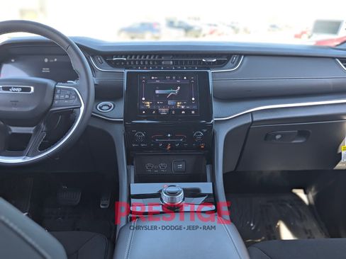 Used 2025 Jeep Grand Cherokee L Laredo RWD image 19