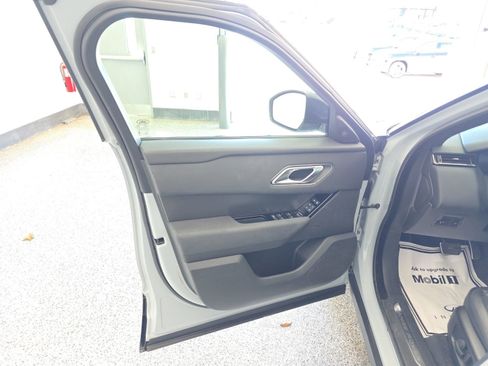 Used 2025 Land Rover Range Rover Velar Dynamic SE image 23