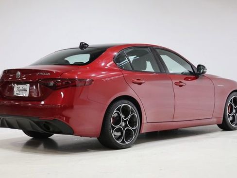 Used 2023 Alfa Romeo Giulia Veloce RWD image 7