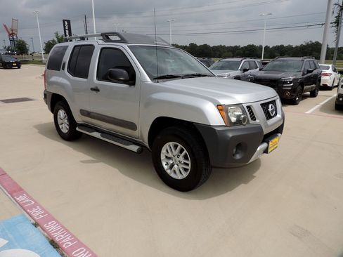 Used 2015 Nissan Xterra S w/ Value Package RWD image 3