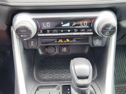 Used 2024 Toyota RAV4 XLE w/ Convenience Package FWD image 16