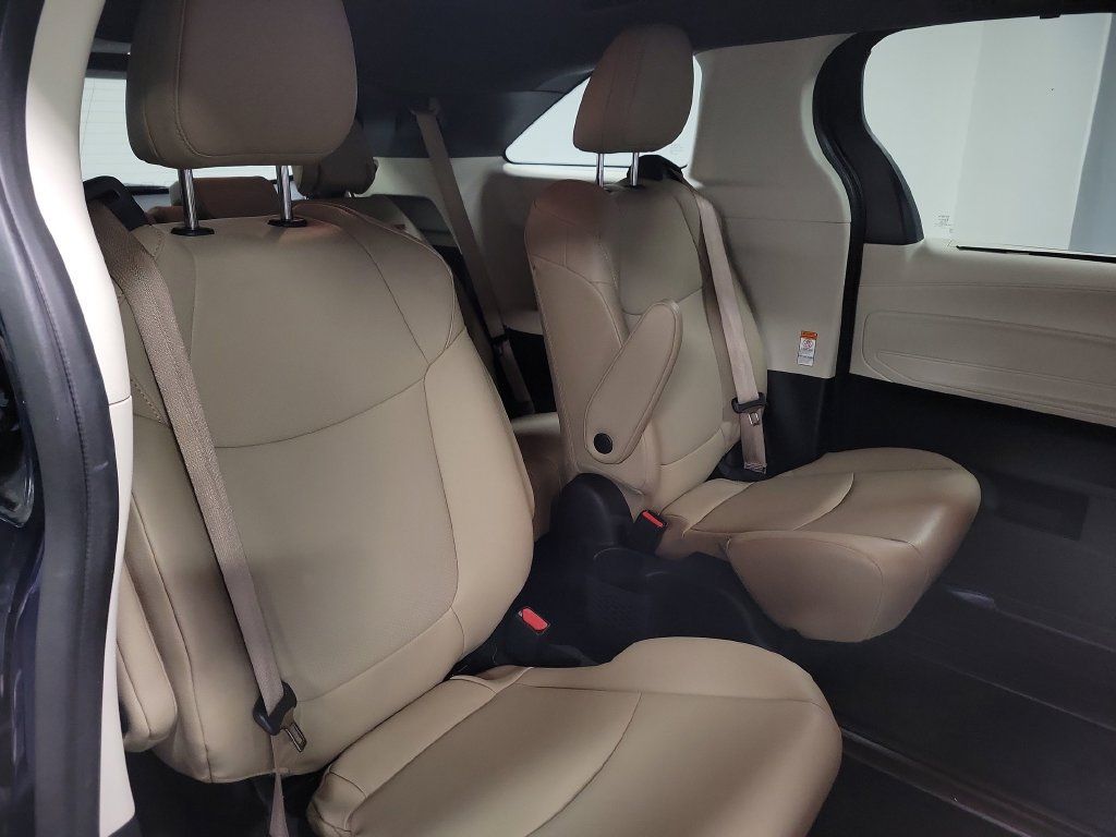 Used 2022 Toyota Sienna XLE FWD image 36