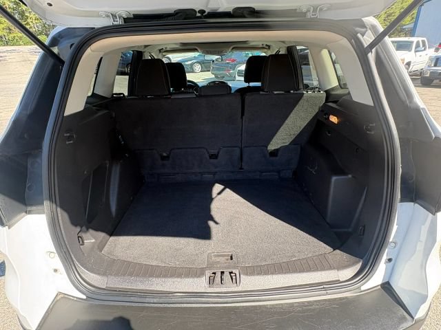 Used 2017 Ford Escape SE FWD image 9