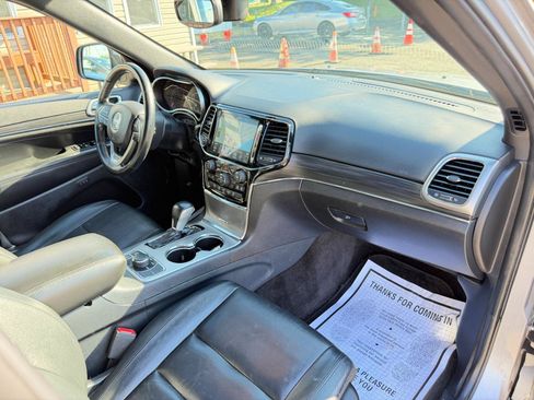 Used 2019 Jeep Grand Cherokee Limited AWD/4WD image 47
