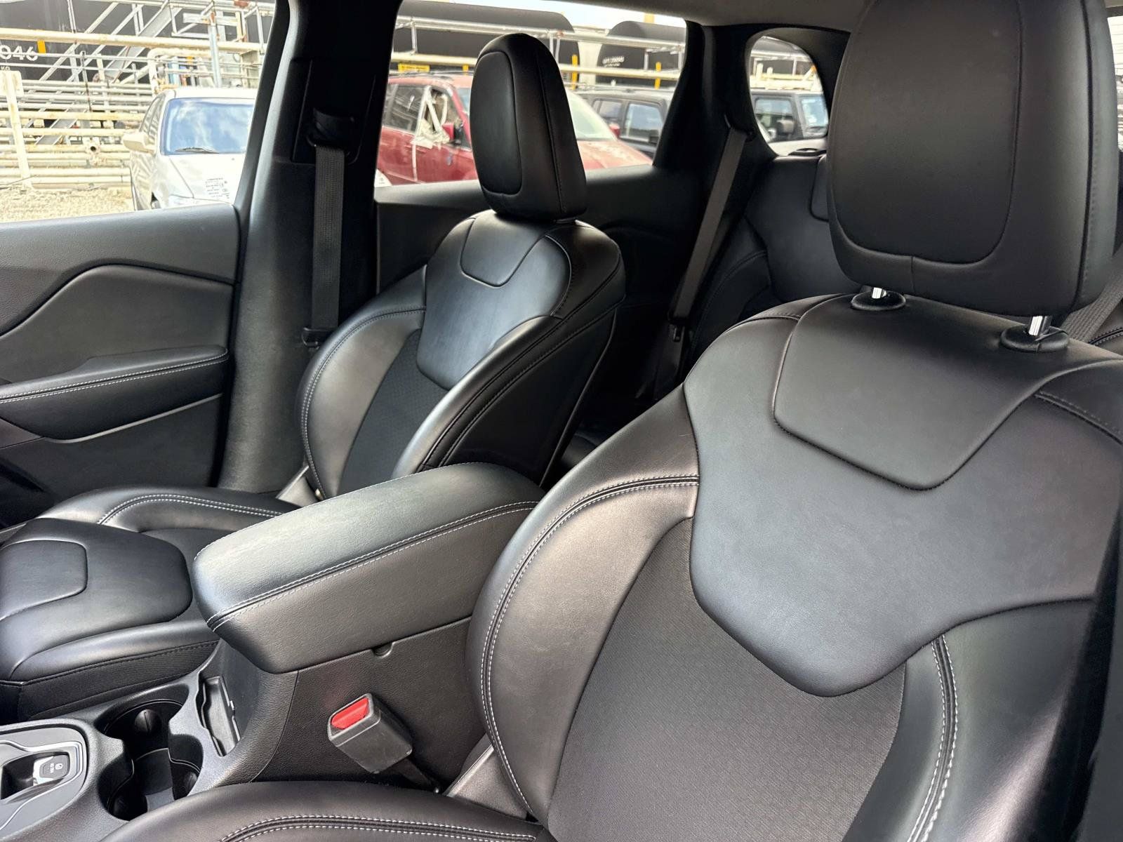 Used 2019 Jeep Cherokee Latitude Plus FWD image 25