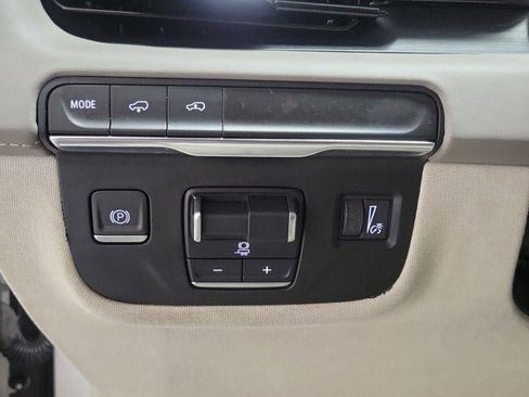 Used 2021 Cadillac Escalade Premium Luxury Platinum RWD image 16