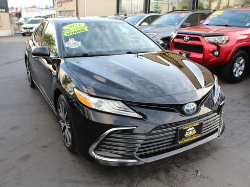 Used 2021 Toyota Camry XLE image 8