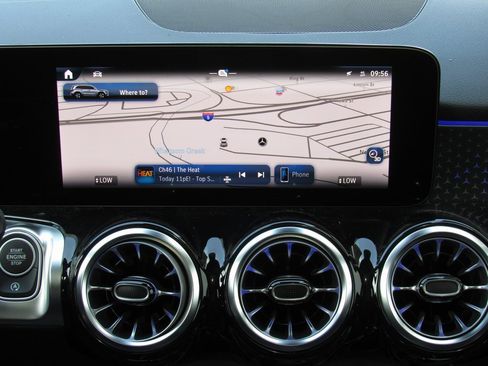 New 2025 Mercedes-Benz GLB 250 4MATIC image 31