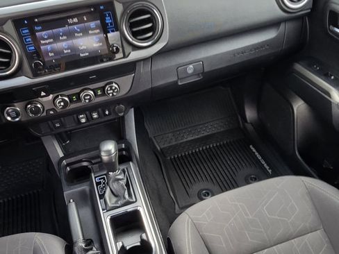 Used 2019 Toyota Tacoma TRD Off-Road image 16