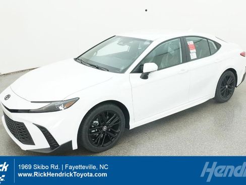 New 2026 Toyota Camry SE image 1