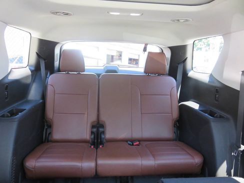 Used 2018 Chevrolet Traverse High Country AWD/4WD image 25