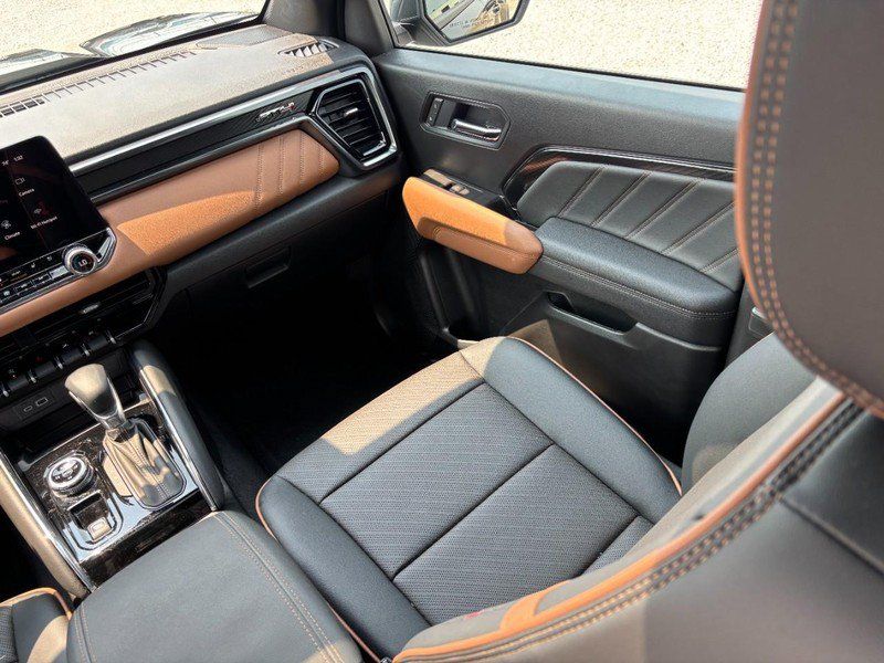 Used 2025 GMC Canyon AT4 w/ Technology Plus Package AWD/4WD image 16