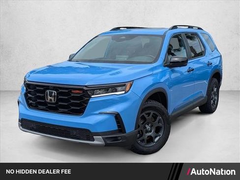 Used 2025 Honda Pilot TrailSport image 1