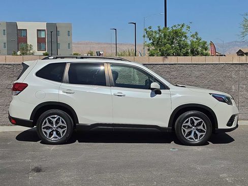 Used 2023 Subaru Forester Premium AWD/4WD image 10