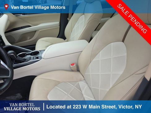 Used 2019 Toyota Camry XLE image 10