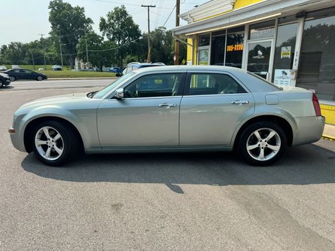 Used 2005 Chrysler 300 C w/ Protection Group II RWD image 3