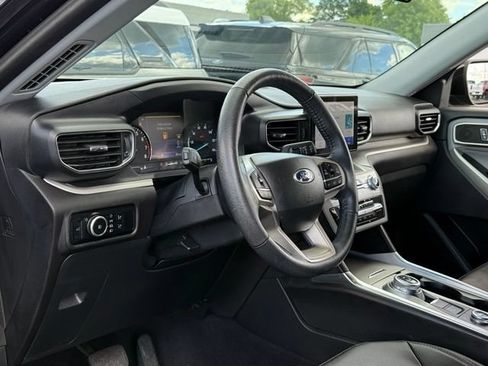 Used 2023 Ford Explorer XLT w/ Equipment Group 202A AWD/4WD image 13