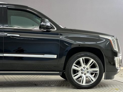 Used 2018 Cadillac Escalade Premium Luxury image 37