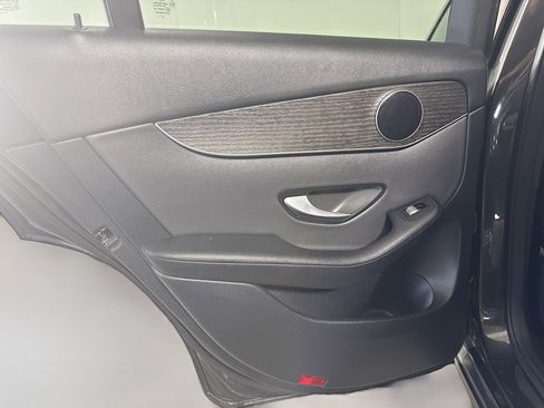 Used 2020 Mercedes-Benz GLC 300 image 26