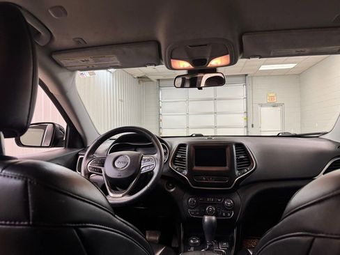 Used 2019 Jeep Cherokee Latitude Plus w/ Cold Weather Group image 21