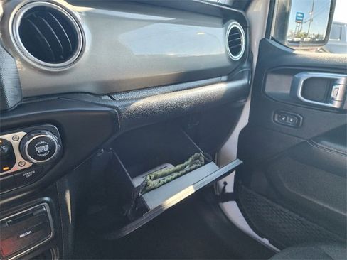 Used 2022 Jeep Wrangler Unlimited Sahara image 29