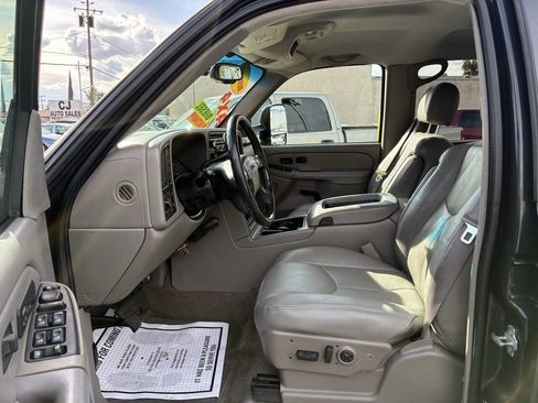 Used 2005 GMC Sierra 2500 SLT w/ Heavy-Duty Power Package image 3