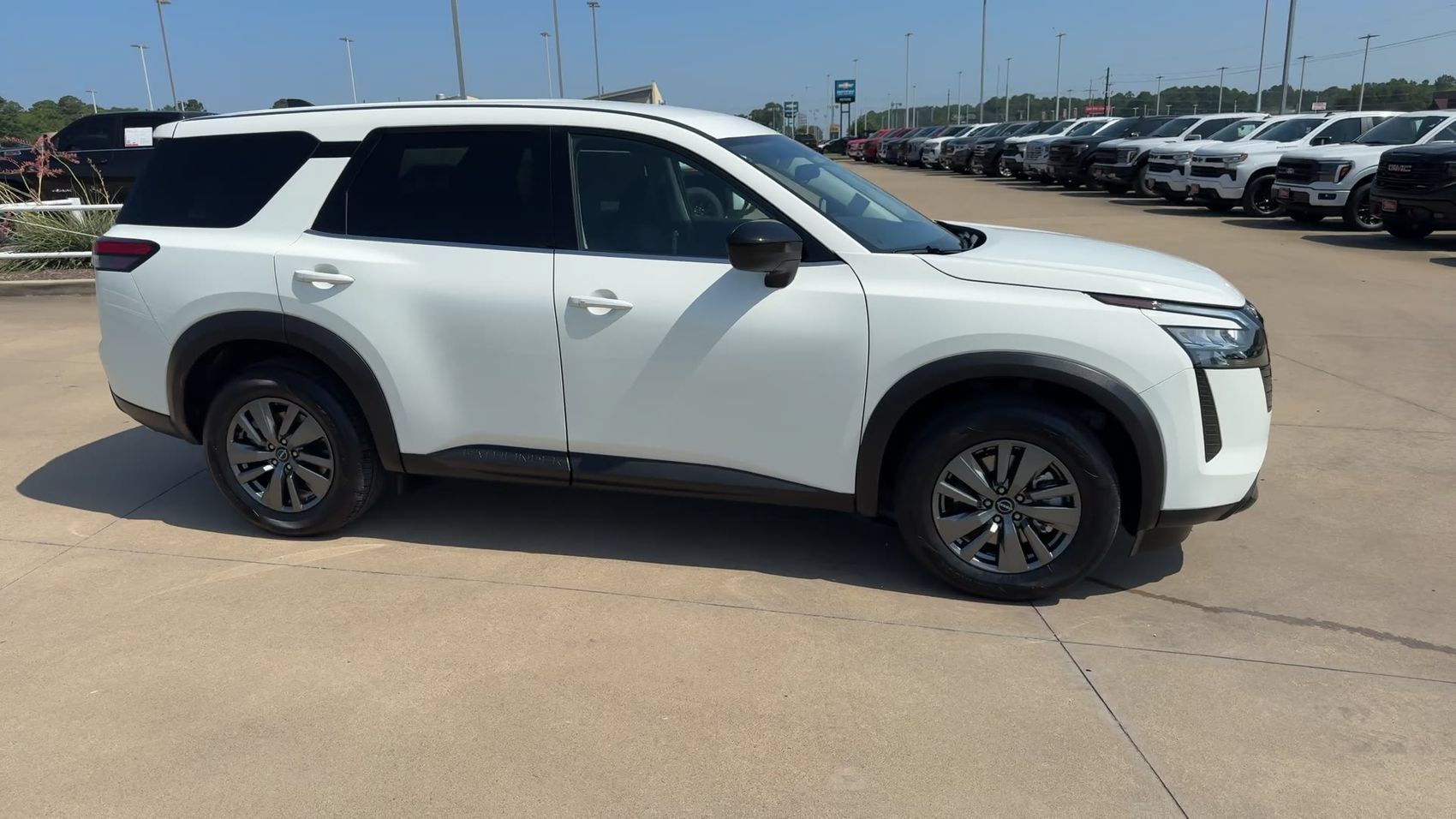 Used 2026 Nissan Pathfinder S AWD/4WD image 3