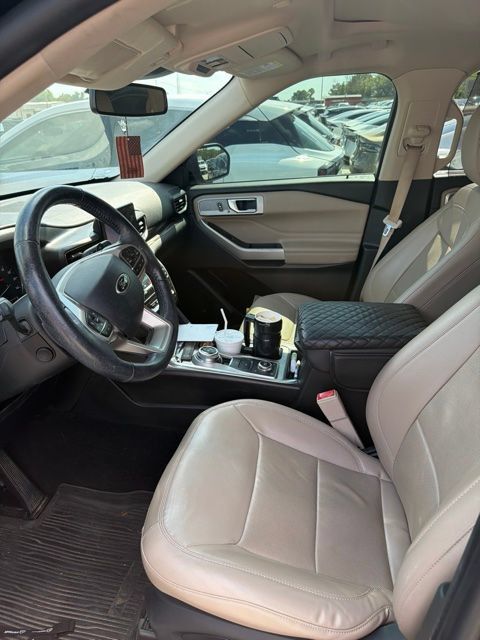 Used 2021 Ford Explorer Limited w/ Equipment Group 301A AWD/4WD image 5