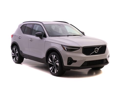 Certified 2025 Volvo XC40 B5 Plus w/ Protection Package Premier image 2