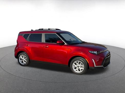 Used 2025 Kia Soul LX w/ LX Technology Package image 2