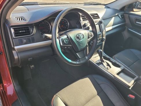 Used 2016 Toyota Camry SE image 9