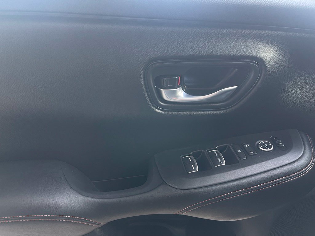 Used 2025 Honda HR-V Sport image 11