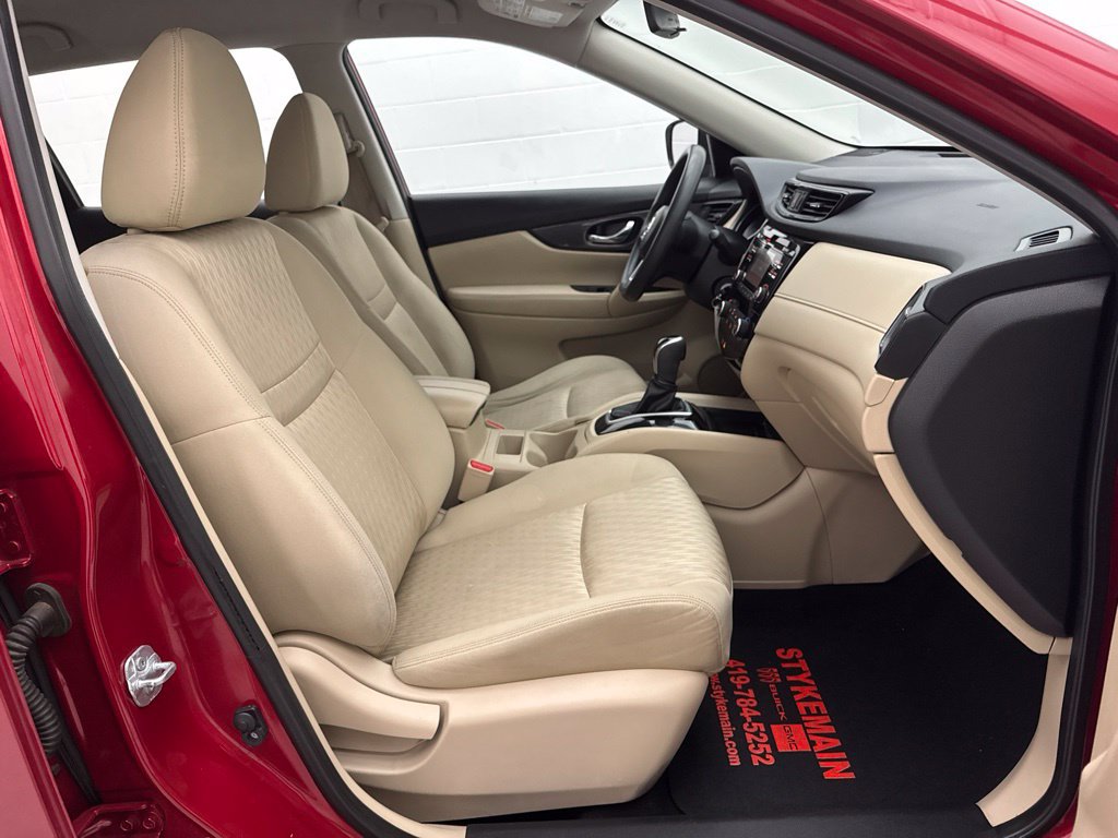 Used 2017 Nissan Rogue S FWD image 32