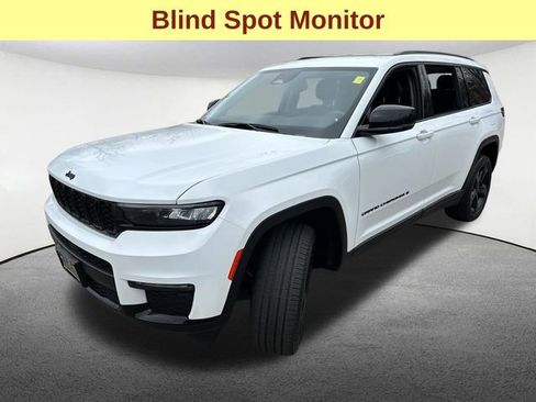 Used 2023 Jeep Grand Cherokee L Limited w/ Black Appearance Package AWD/4WD image 5