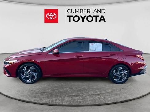 Used 2025 Hyundai Elantra Limited FWD image 2