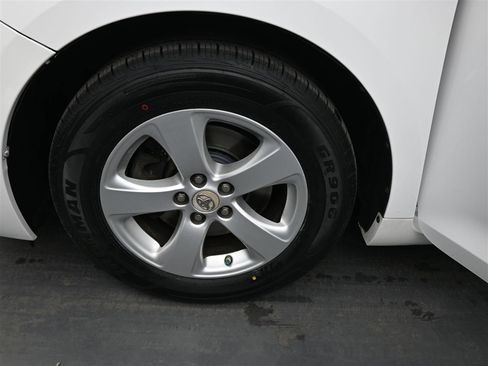 Used 2012 Toyota Sienna LE image 19