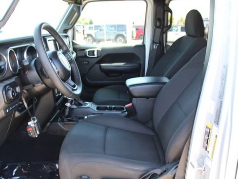 Used 2023 Jeep Wrangler Unlimited AWD/4WD image 33