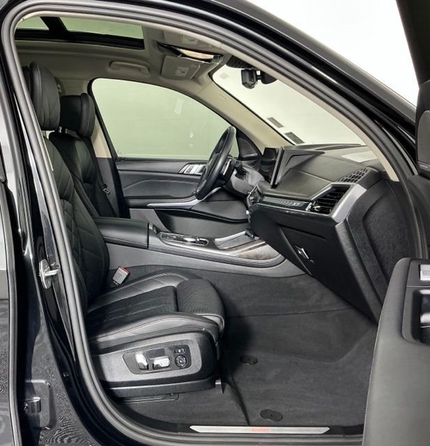 Used 2023 BMW X7 xDrive40i w/ Premium Package AWD/4WD image 31