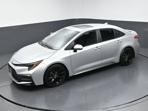 Used 2022 Toyota Corolla SE w/ SE Premium Package FWD image 39