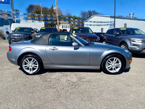 Used 2011 MAZDA MX-5 Miata Sport image 8