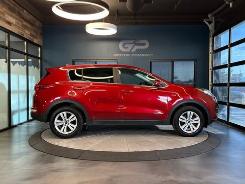 Used 2019 Kia Sportage LX AWD/4WD image 2