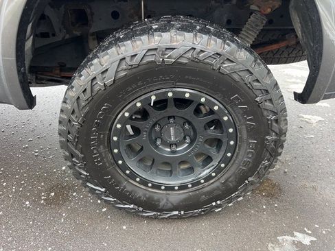 Used 2016 Ford F150 Lariat w/ Equipment Group 502A Luxury image 9