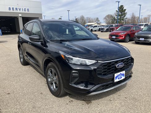 Used 2023 Ford Escape ST-Line w/ Tech Pack #1 AWD/4WD image 4