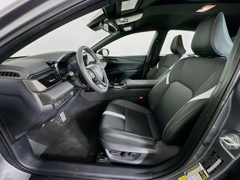 Used 2025 Toyota Camry SE image 13