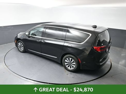 Used 2023 Chrysler Pacifica Limited FWD image 50